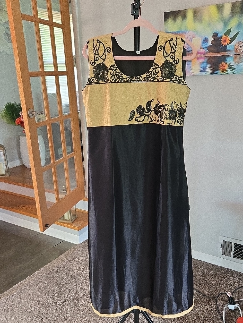 Elegant Black and Gold Sleeveless Embroidered Dress ⭐️✨️